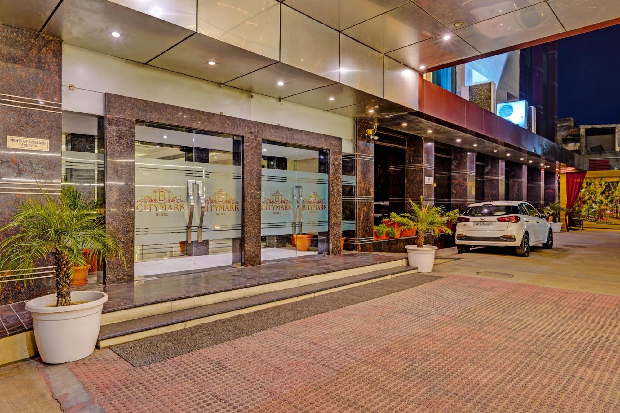 S R Plaza At Delhi Airport Hotel New Delhi Exterior foto